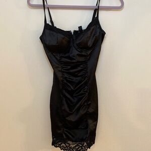 SMALL SATIN BLACK DRESS